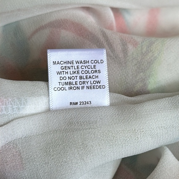 Sweet Pea x New York & Company Birds of Paradise Flower Bow Neck Top Shirt NWT - Picture 9 of 9